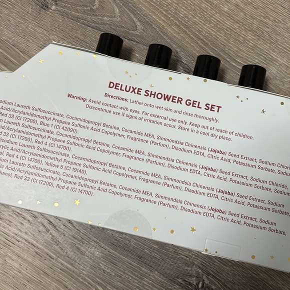 Deluxe Shower Gel Gift Set NEW Christmas Holiday Themed - Picture 3 of 4